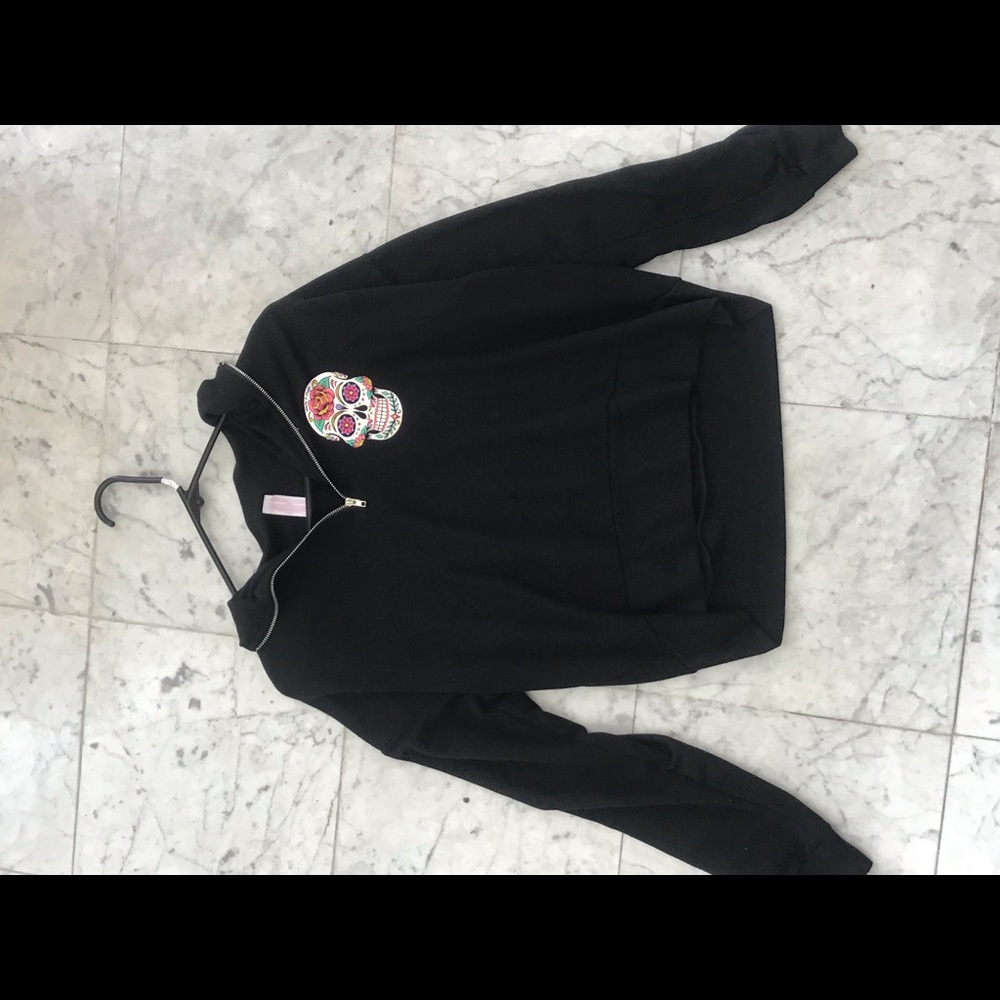 Long sleeve kinda crop top